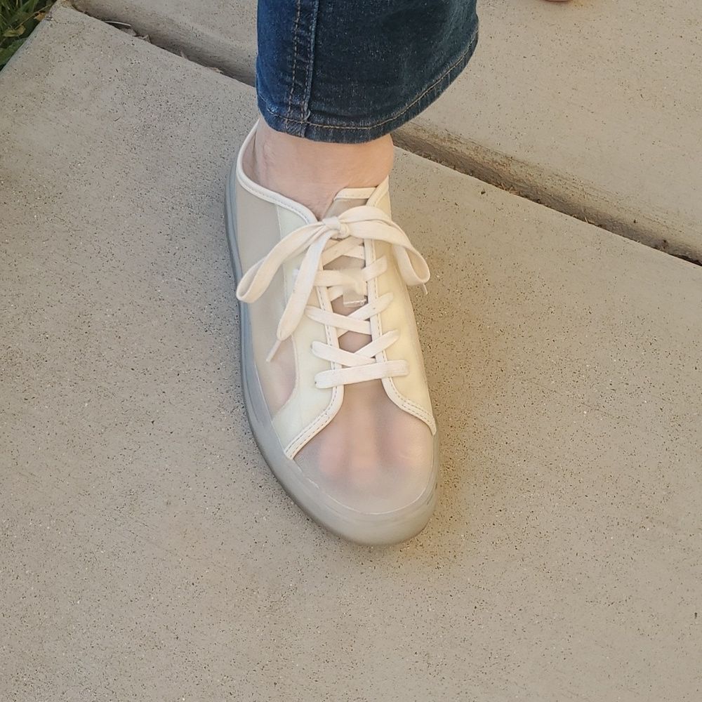 KATY PERRY white sneakers girl power! Glam See Thru